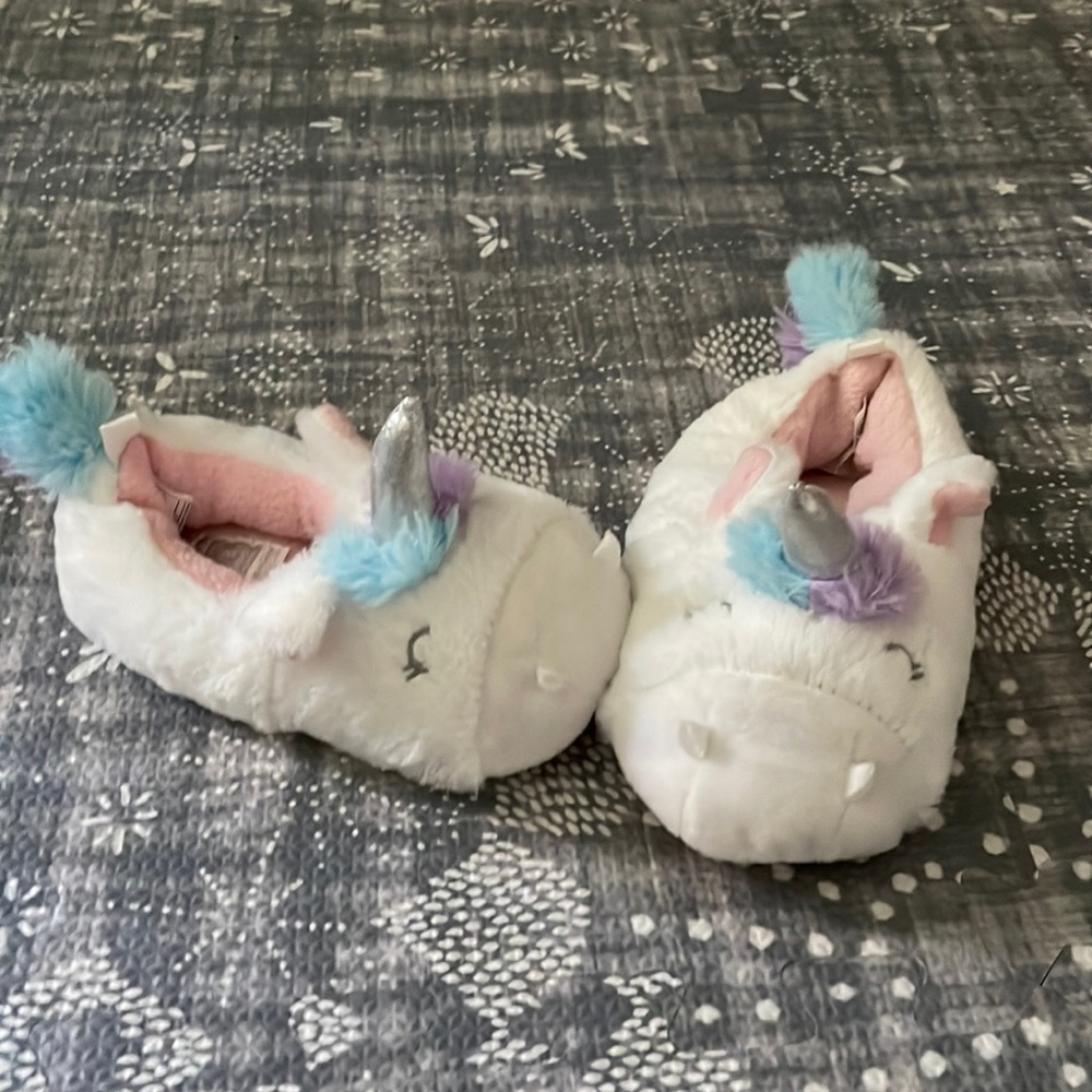 Unicorn slippers, Carter size 7/8